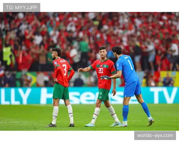 “通讯：老特拉福德送别瓦拉内，法国中卫赛季末离队”